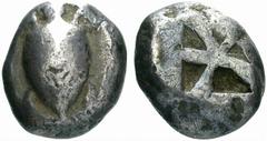 GRIECHISCHE MüNZEN AIGINA No.: 2147 Schätzpreis/Estimate: EUR 150 d=19 mm Stater, 550-500. Schildkröte von oben gesehen. Rv. Quadratum incusum, durch dicke Balken in fünf Felder aufgeteilt. 12,19 g. A