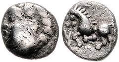 Antike Kelten Quinar der Vindeliker Portrait-Quinar, Wange als dicke Erhebung, aber feine Portraitlinie/Pferd n.l., Gesicht als 4 Punkte, davor Schlange, sonst ohne Beizeichen, 1,72g Kellner 546 var..