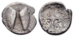 Greek SICILY. Kamarina. Circa 480-450 BC. Litra (Silver, 9 mm, 0.58 g). Open mussel seen from above. Rev. Wheel of four spokes. Buceti 34 (Himera). G. Manganaro, Dai mikrà kermata di argento al chalko