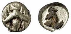 Greek Coins Ionia, Ephesus No.: 178 Schätzpreis - Estimate CHF 800 d=6 mm 1/48 stater 6th century BC, EL 0.26 g. Bee. Rev. Incuse punch. Cf. Rosen 568 (trite). Cf. von Aulock 7816 (hemiobol). Cf. S. K
