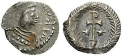 THE LOMBARDS Lombardy Pseudo-Imperial Coinage . In the name of Justinian I, 527-565. Half siliqua or quarter siliqua circa 568-690, AR 0.60 g. DN (…) – NSTIN Pearl-diademed, draped and cuirassed bust 