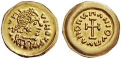 THE LOMBARDS Tuscany Pseudo-Imperial Coinage . With blundered inscriptions. Tremissis mid to late 7th century, AV 1.44 g. (…)NI – VIHOVS Pearl-diademed, draped and cuirassed bust r. Rev. VAPOPNPNPAHIO