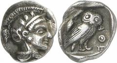 Attique Athènes. Obole vers 420 av. J.-C. 0,69g. Tête d’Athéna casquée à droite, le casque décoré de feuilles d’olivier / Chouette debout à droite, regardant de face; en haut à gauche, un rameau d’oli