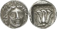 Iles de Carie Rhodes. Tétradrachme vers 404-385 av J.-C. 15,31g. Tête d’Apollon de face regardant légèrement à droite / Rose; à gauche, un épi d’orge; à droite, une tige avec un bouton à moitié éclos;