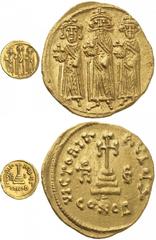 LE MONDE ARABE ARAB-BYZANTINE, CIRCA AH 60-72 (679-691). THE FIRST ISLAMIC GOLD COINAGE : THE SOLIDUS. Dynastie Omeyyade. Lot de 2 monnaies en or : Solidus arabo-byzantin non daté, vers AH 60-72 (679-