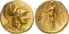 Le Monde Grec Royaume de Macédoine, Alexandre le Grand, 336-323. Statère d'or vers 332-323, Memphis. Tête casquée d'Athéna à droite / ALEXANDROU Niké debout à gauche; dans le champ gauche, tête de bél