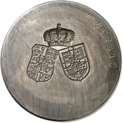Grèce Grèce Constantin II, 1964-1973. Coin de revers pour une médaille, non daté (1964 ?). Armoiries accolées du Roi des Hellènes et des Glücksbourg. 78,1mm. 2129,40g. Un objet intéressant et superbe.