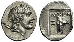 GRIECHISCHE MÜNZEN LYKIEN DYNASTEN VON LYKIEN Xanthos Drachme, 1. Hälfte des 1. Jhs. v. Chr. Kopf des Apollon mit Lorbeerkranz nach rechts, dahinter Bogen und Köcher. Rs: LYKIWN. Kithara, beiderseits 