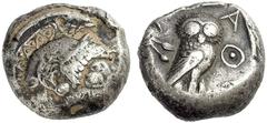 GRIECHISCHE MÜNZEN ATTIKA ATHEN Tetradrachme, 500 - 480. Kopf der Athena im attischen Helm und Scheibenohrring nach rechts, Helmbusch als Zickzacklinie mit Punkten angegeben. Rs: AΘE. Eule nach rechts