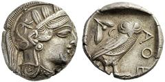 GRIECHISCHE MÜNZEN ATTIKA ATHEN Tetradrachme, vor 449 v. Chr. Kopf der Athena im attischen Helm mit Lorbeerkranz nach rechts. Rs: AQE. Eule nach rechts, dahinter Olivenzweig mit Frucht, davor Mondsich