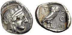 GRIECHISCHE MÜNZEN ATTIKA ATHEN Tetradrachme, nach 449 - 429. Kopf der Athena im attischen Helm mit Lorbeerkranz nach rechts. Rs: AQE. Eule nach rechts, dahinter Olivenzweig mit Frucht und Halbmond, d