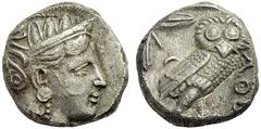 GRIECHISCHE MÜNZEN ATTIKA ATHEN Tetradrachme, circa 390 - 295, Prägung unter makedonischer Herrschaft. Kopf der Athena mit attischem Helm, scheibenförmigem Ohranhänger und Perlenhalskette rechts; der 