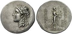 GRIECHISCHE MÜNZEN TROAS ALEXANDRIA Tetradrachme, Jahr 137 (164 v. Chr.). Kopf des Apoll mit Lorbeerkranz nach links. Rs: AΠOΛΛΩNOΣ - ZMIΘEΩΣ, Apollo Smintheus mit Bogen und Patera geht nach rechts, i