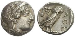 GRIECHISCHE MÜNZEN ATTIKA ATHEN Tetradrachme, vor 421 v. Chr. Kopf der Athena im attischen Helm mit Lorbeerkranz nach rechts. Rs: AQE, Eule steht nach rechts, Kopf frontal, im linken Feld Olivenzweig,