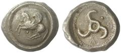 GRIECHISCHE MÜNZEN DYNASTEN VON LYKIEN KHINAKHA, 500 - 460 Stater, Xanthos (?). Pegasos auf Rundschild nach links, darunter Punkt. Rs: Triskeles mit lykischem "kh"-Monogramm und Punkt im Feld. Traitè 