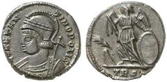 RÖMISCHE KAISERZEIT Constantinopolis Nummus, Trier, 333/4. CONSTAN–TINOPOLIS. Drap. Büste mit belorb. Helm und geschultertem Zepter links. Rv/ Victoria mit Zepter und Schild n. links stehend, den rech