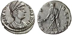 RÖMISCHE KAISERZEIT HELENA, erste Gemahlin des Constantius Chlorus, Mutter des Constantin, † 329 Nummus, Trier, 337-340. FL IVL HE–LENAE AVG. Drapierte Büste mit Diadem und Halskette rechts. Rv/ PAX P