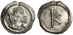 RÖMISCHE KAISERZEIT HELENA, erste Gemahlin des Constantius Chlorus, Mutter des Constantin, † 329 1/3-Siliqua (silberne Auswurfmünze), Constantinopolis, ca. 330. Drap. Büste der Helena (?) mit Perl­dia