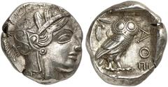 GRIECHISCHE MÜNZEN ATTIKA. Athen. Tetradrachmon, ca. 454-404. Kopf der Athena mit ölzweiggeschmücktem attischen Helm rechts. Rv/ AΘE. Eule n. rechts stehend, den Kopf en face, im Feld dahinter Mondsic