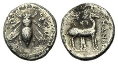 Monete greche / Greek Coins Ionia, Dracma, Efeso, c. 203-133 a.C., AR, (g 3,85, mm 16, h 12). E-Φ, ape, Rv. Cervo stante a d., alle spalle palma; a d. TIMANΘH. BMC - (n. 121). Rara. mb. Ionia, Dracma,