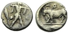 Lucania Diobol,Poseidonia, c. 445-420 BC, AR, (g 1,13, mm 10, h 3). Poseidon walking r., wearing chlamys and holding trident; at l. olive branch, Rv. ΠOΣ (retr.), bull walking l.; in ex. barley grain.