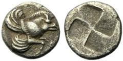 Ionia Diobol,Klazomenai, c. 499-494 BC, AR, (g 0,88, mm 9, h 11). Boar’s protome with wings r., Rv. Quadripartite incuse square. SNG Munchen 451; SNG Kayhan 334; SNG Copenhagen 6. Old cabinet tone. Ab