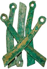 ANCIENT State of Qi CHINA. Bronze Knife Money, ca. 400-220 B.C. 5 pieces in lot. A selection of Ming Knifes of both straight and angled blade varieties (H-4.4 for basic type) and straight knife (H-4.6