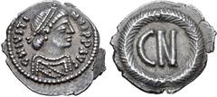 Byzantine Justin II AR 1/3 Siliqua (250 Nummi). Rome, AD 567-578. D N IVSTINVS P P AV, diademed bust to right, wearing ornamental robe / Large CN within wreath. BCI 160 (heavy ¼ siliqua); MIBE 36; DOC