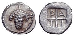 Macedon, Tragilos AR Hemiobol. Macedon, Tragilos AR Hemiobol. Circa 450-400 BC. Bunch of grapes / TPAI within quadripartite incuse square. BMC 5 (Traelium); cf. Traité pl. 3325, 7; AMNG III, pl. 24, 3