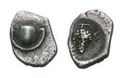 Boiotia, Mykalessos AR Hemiobol. Boiotia, Mykalessos AR Hemiobol. Circa 400-350 BC. Half Boiotian shield / Grape bunch on vine and sideways 'M'. Cf. Triton IX (2006), lot 182. 0.51g, 11mm. Good Very F