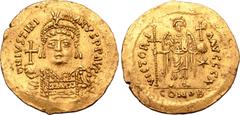 Byzantine Justinian I AV Solidus. Rome, circa AD 537-542. D N IVSTINIANVS PP AVG, helmeted and cuirassed facing bust, holding globus cruciger and shield decorated with horseman motif / VICTORIA AVGGG 