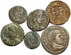 ROMAN COINS ROMAN EMPIRE Lot 22 small late Roman bronzes. 11 medium bronzes and small folles. 9 bronze antoniniani. 1 Byzantine bronze and bronze scyphate. Very fine.(44)