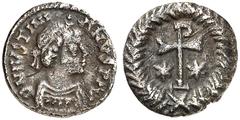 BYZANTINE EMPIRE. Justinianus I, 527-565. 1/4 Siliqua 540-550, Ravenna. D N IVSTINI - ANVS P Draped and cuirassed bust with diadem to right. Rv. Chrismon on step between two stars, all within wreath. 
