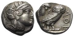 Greek Attika. Athen. Tetradrachme (Silber). Ca. 454 - 404 v. Chr. Vs: Kopf der Athena mit ölzweiggeschmücktem attischem Helm, Ohranhänger und Halskette rechts. Rs: Eule nach rechts stehend, Kopf en fa