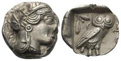 Greek Attika. Athen. Tetradrachme (Silber). Ca. 454 - 404 v. Chr. Vs: Kopf der Athena mit ölzweiggeschmücktem attischem Helm, Ohranhänger und Halskette rechts. Rs: Eule nach rechts stehend, Kopf en fa