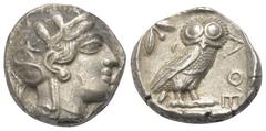 Greek Attika. Athen. Tetradrachme (Silber). Ca. 454 - 404 v. Chr. Vs: Kopf der Athena mit ölzweiggeschmücktem attischem Helm, Ohranhänger und Halskette rechts. Rs: Eule nach rechts stehend, Kopf en fa