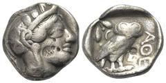 Greek Attika. Athen. Tetradrachme (Silber). Ca. 454 - 404 v. Chr. Vs: Kopf der Athena mit ölzweiggeschmücktem attischem Helm, Ohranhänger und Halskette rechts; runder Gegenstempel. Rs: Eule nach recht