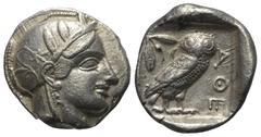 Greek Attika. Athen. Tetradrachme (Silber). Ca. 454 - 404 v. Chr. Vs: Kopf der Athena mit ölzweiggeschmücktem attischem Helm, Ohranhänger und Halskette rechts. Rs: Eule nach rechts stehend, Kopf en fa