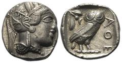 Greek Attika. Athen. Tetradrachme (Silber). Ca. 454 - 404 v. Chr. Vs: Kopf der Athena mit ölzweiggeschmücktem attischem Helm, Ohranhänger und Halskette rechts. Rs: Eule nach rechts stehend, Kopf en fa