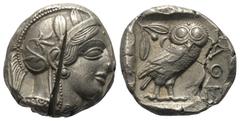 Greek Attika. Athen. Tetradrachme (Silber). Ca. 454 - 404 v. Chr. Vs: Kopf der Athena mit ölzweiggeschmücktem attischem Helm, Ohranhänger und Halskette rechts. Rs: Eule nach rechts stehend, Kopf en fa