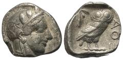 Greek Attika. Athen. Tetradrachme (Silber). Ca. 454 - 404 v. Chr. Vs: Kopf der Athena mit ölzweiggeschmücktem attischem Helm, Ohranhänger und Halskette rechts. Rs: Eule nach rechts stehend, Kopf en fa