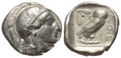 Greek Attika. Athen. Tetradrachme (Silber). Ca. 454 - 404 v. Chr. Vs: Kopf der Athena mit ölzweiggeschmücktem attischem Helm, Ohranhänger und Halskette rechts. Rs: Eule nach rechts stehend, Kopf en fa