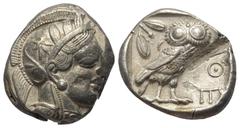 Greek Attika. Athen. Tetradrachme (Silber). Ca. 454 - 404 v. Chr. Vs: Kopf der Athena mit ölzweiggeschmücktem attischem Helm, Ohranhänger und Halskette rechts. Rs: Eule nach rechts stehend, Kopf en fa