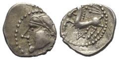 Celtic Gallien. Bituriges. Quinar (Silber). Vs: Kopf links. Rs: Pferde nach links stehend, darüber Schwert, darunter Pentagramm. 15 mm. 2,01 g. de la Tour 4097; DT 3435. Prägeschwäche am Rand, fast vo