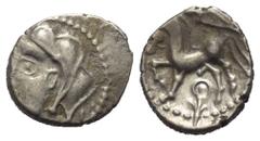 Celtic Gallien. Bituriges. Quinar (Silber). Vs: Kopf links. Rs: Pferde nach links stehend, darüber Schwert, darunter Pentagramm. 15 mm. 1,97 g. de la Tour 4097; DT 3435. Fast vorzüglich.