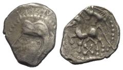 Celtic Gallien. Bituriges. Quinar (Silber). Vs: Kopf links. Rs: Pferde nach links stehend, darüber Wildschwein links, darunter X. 17 mm. 1,96 g. de la Tour 4108; DT 3449. Sehr schön.