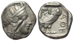 Greek Attika. Athen. Tetradrachme (Silber). Ca. 454 - 404 v. Chr. Vs: Kopf der Athena mit ölzweiggeschmücktem attischem Helm, Ohranhänger und Halskette rechts. Rs: Eule nach rechts stehend, Kopf en fa