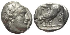 Greek Attika. Athen. Tetradrachme (Silber). Ca. 454 - 404 v. Chr. Vs: Kopf der Athena mit ölzweiggeschmücktem attischem Helm, Ohranhänger und Halskette rechts. Rs: Eule nach rechts stehend, Kopf en fa
