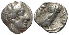Greek Attika. Athen. Tetradrachme (Silber). Ca. 454 - 404 v. Chr. Vs: Kopf der Athena mit ölzweiggeschmücktem attischem Helm, Ohranhänger und Halskette rechts, rechteckiger Gegenstempel. Rs: Eule nach