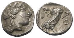Greek Attika. Athen. Tetradrachme (Silber). Ca. 454 - 404 v. Chr. Vs: Kopf der Athena mit ölzweiggeschmücktem attischem Helm, Ohranhänger und Halskette rechts. Rs: Eule nach rechts stehend, Kopf en fa